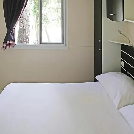 Дом отдыха Mobile Homes In Camp Soline At Biograd, With Sand- And Pebble Beach Биоград-на-Мору